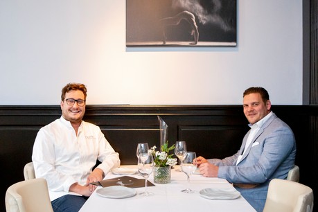 Mathieu Morvan et Etienne-Jean Labarrère-Claverie sont aux manettes et aux fourneaux de L’Opéra. (Photo: Patricia Pitsch - Maison Moderne Publishing SA)