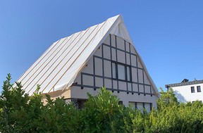 Sur la route qui mène de Pétange à Käerjeng, cette maison a vu son toit s’envoler complètement. ((Photo: Paperjam))