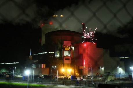 Le 12 octobre 2017, huit militants de Greenpeace avaient organisé un feu d’artifice après s’être introduits dans la centrale nucléaire de Cattenom. (Photo: Greenpeace)