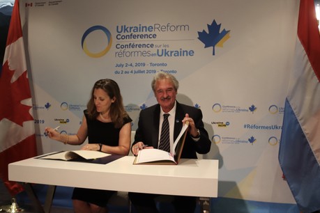 Jean Asselborn, ministre des Affaires étrangères, a signé avec le Canada un protocole pour la délivrance de visas «vacances-travail». (Photo: MAEE)