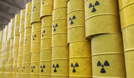 L’ONG évalue à 250.000 tonnes le stock mondial de combustibles usés hautement radioactifs à traiter ou à enfouir. (Photo: AdobeStock / vchalup)