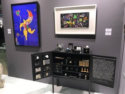 Œuvre de Niki de Saint Phalle et Ben sur le stand de la galerie WOS ((Photo : Paperjam))