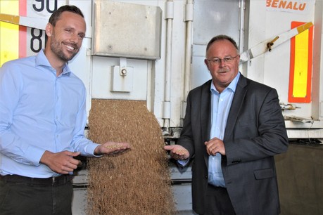 Le ministre de l’Agriculture, Romain Schneider, s’est rendu aujourd’hui aux Moulins de Kleinbettingen pour faire le bilan de la récolte céréalière de l’année. (Photo: ministère de l’Agriculture)