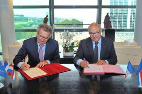 Pierre Gramegna et Michel Sapin mettent fin à un bug fiscal entre la France et le Luxembourg. (Photo: MFIN France / P. Vedrune)
