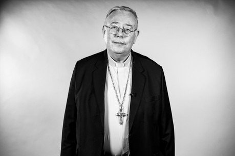 Mgr Jean-Claude Hollerich: «Il faut faire des choses ensemble. Si chacun est sur son écran avec Netflix, cela n’ira pas, évidemment. Ce n’est pas être ensemble.» (Photo: Jan Hanrion/Archives Maison Moderne)