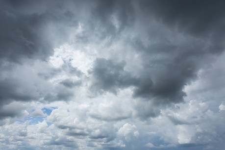 Les nuages s’amoncèlent à l’horizon pour les entreprises qui doivent retrouver des marges de manœuvre avec l’appui des autorités. (Photo: Shutterstock)