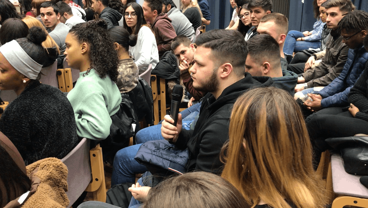 Après la projection, les élèves ont pu échanger avec la réalisatrice. (Photo: DR)