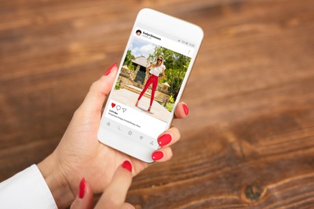Cette fonctionnalité «Checkout on Instagram» permettra aux utilisateurs de l’application d’acheter directement un produit sans quitter son environnement. (Photo: Shutterstock)