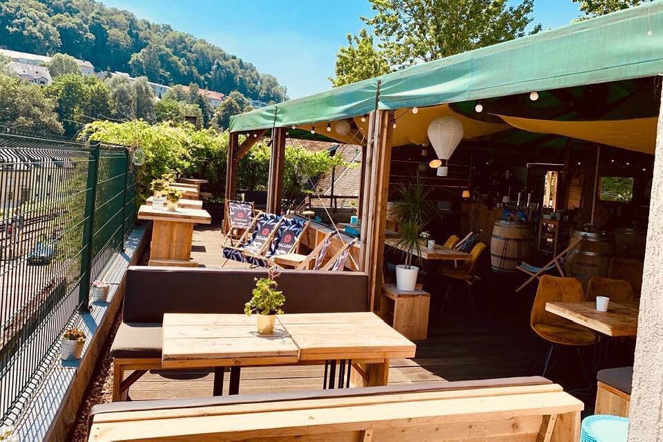 La terrasse du Rooftop ouvre la vue vers Dommeldange. (Photo : Rooftop/Facebook)
