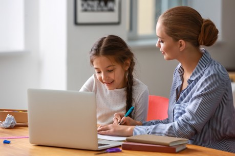 L’école à la maison, ce n’est pas toujours ce qu’il y a de plus facile à assumer. (Photo: Shutterstock)