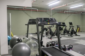 Le centre propose différents services, dont une salle de sport. ((Photo: Matic Zorman))
