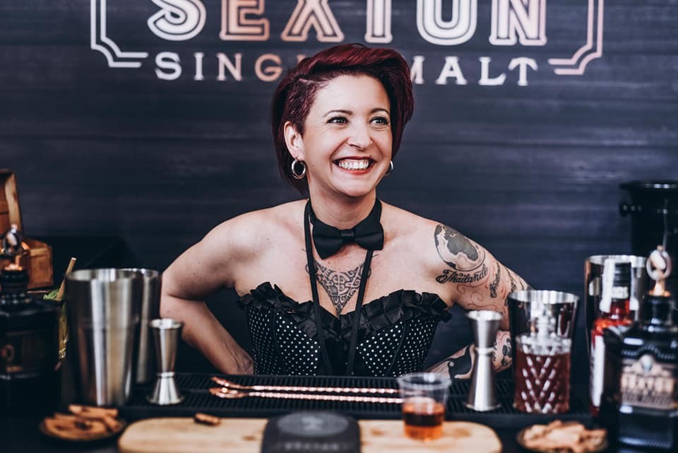 Cathy Mutis met son expertise au service de plusieurs marques de spiritueux, dont The Sexton. (Photo: Cathy Mutis)