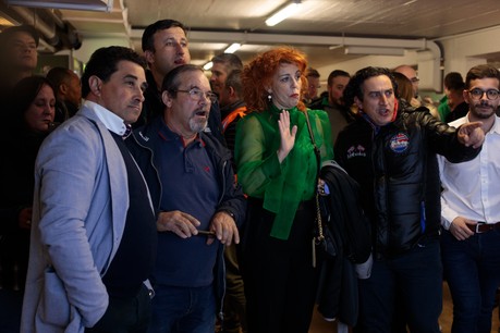 Dans les QG, les membres des syndicats s’attendaient à passer une longue soirée. (Photo: Matic Zorman)