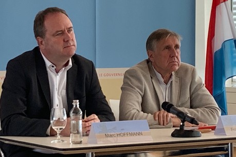Marc Hoffmann et François Bausch mettent en avant le service de qualité auquel les voyageurs pourront s’attendre à compter du printemps 2020, loin des CFL à bas prix que craignaient les syndicats à l’annonce de la gratuité des transports en commun. (Photo: Paperjam)