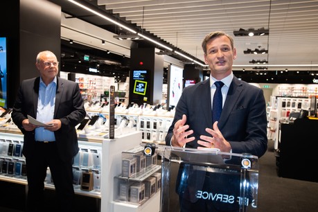 Richard Hoitinga, directeur du magasin Fnac Luxembourg, et Charles-Henri de Maleissye, directeur général Fnac Belgique et Luxembourg ont présenté ce jeudi 7 novembre à la presse le nouveau magasin Fnac Darty au Royal-Hamilius. (Photo: Nader Ghavami)